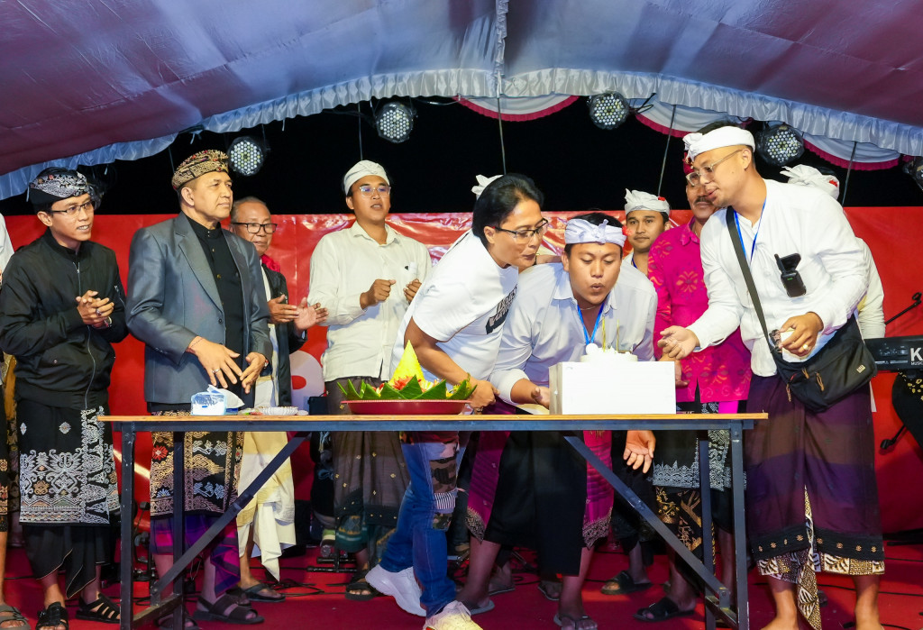 Bupati Giri Prasta Hadiri HUT Ke-43 ST. Dharma Putra, Banjar Adat Batunya